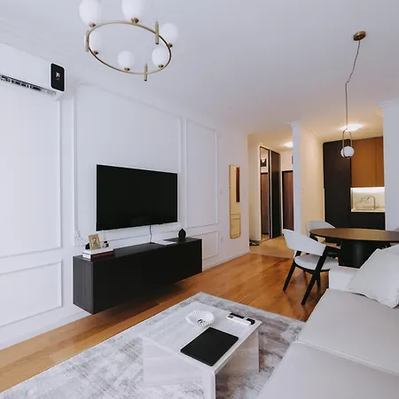 Park - Luxury With Garage Apartment *