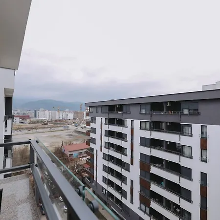 Park - Luxury With Garage *