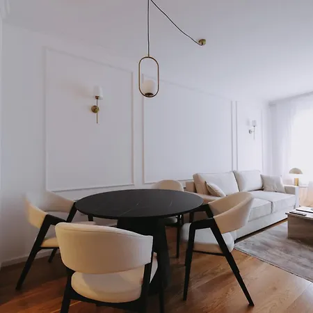 Park - Luxury With Garage *